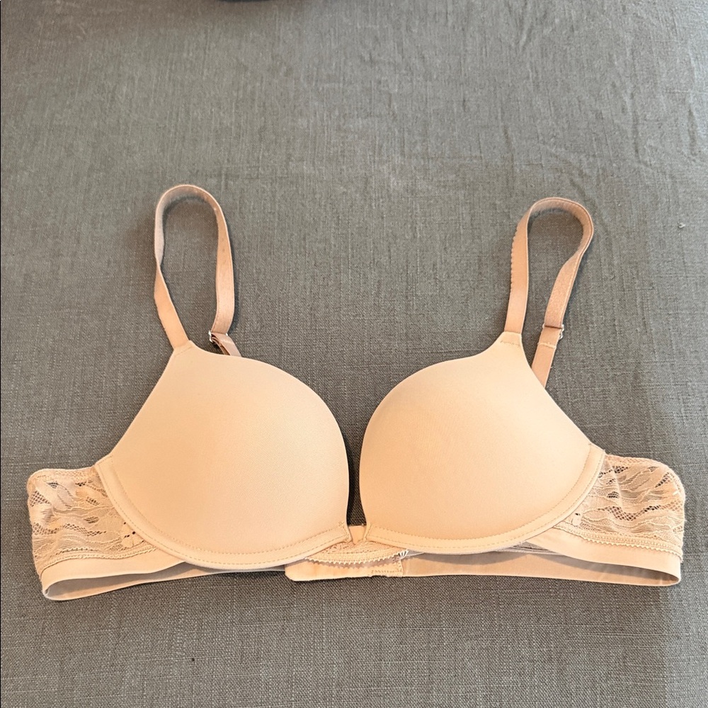 On Gossamer Women's Size 32A Micro Push Up Bra With Lace